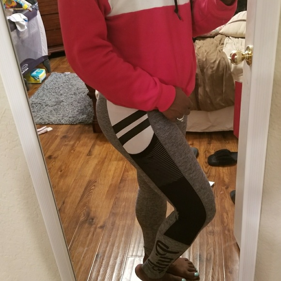 PINK Victoria's Secret Pants - 🎀VS PINK Ultimate leggings